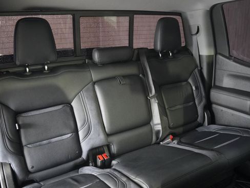 Used 2020 GMC Sierra 1500 SLT w/ SLT Premium Plus Package AWD/4WD image 32