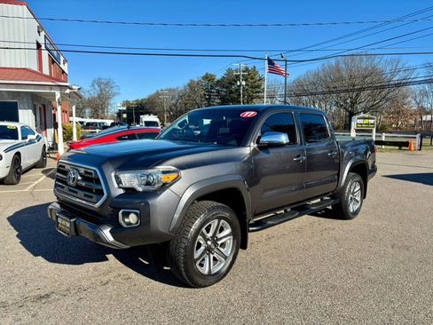 Used 2017 Toyota Tacoma Limited image 1