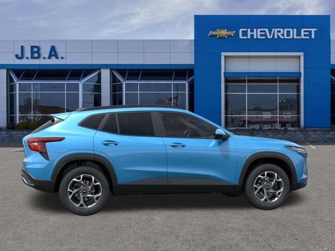 New 2026 Chevrolet Trax LT w/ Sunroof Package FWD image 5