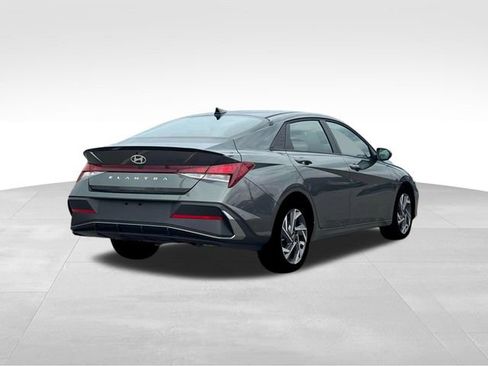 New 2025 Hyundai Elantra Sport image 7