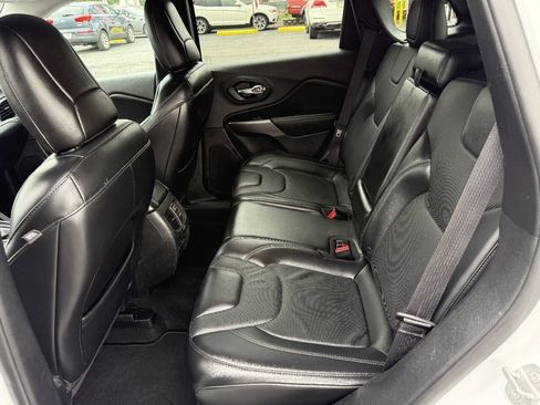 Used 2019 Jeep Cherokee Limited AWD/4WD image 12