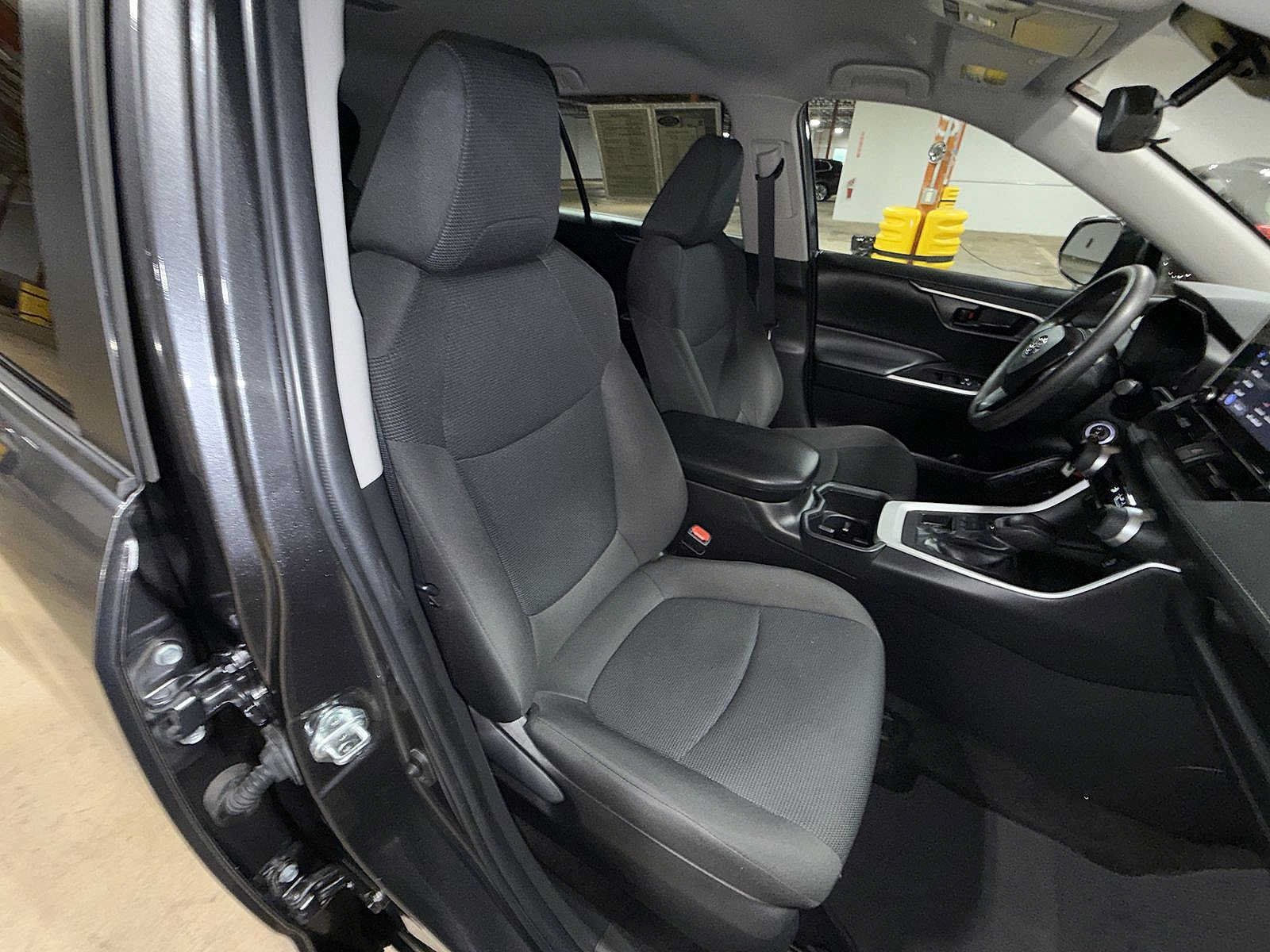Used 2023 Toyota RAV4 LE AWD/4WD image 16
