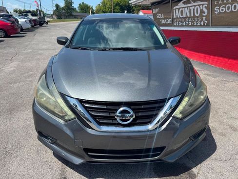 Used 2017 Nissan Altima 2.5 SR w/ Midnight Edition Package FWD image 3