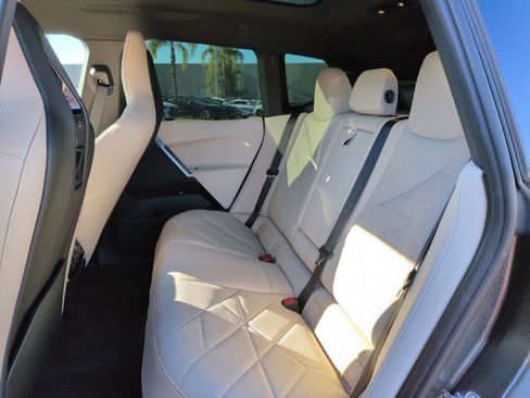 Certified 2025 BMW iX xDrive50 image 31