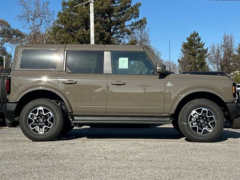 New 2025 Ford Bronco Outer Banks image 11