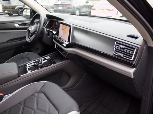 New 2026 Volkswagen Atlas Peak Edition image 38