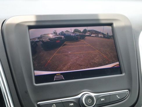Used 2021 Chevrolet Equinox LS FWD image 15