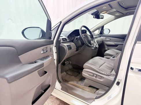 Used 2016 Honda Odyssey Touring Elite image 10