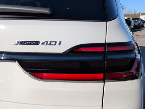 Certified 2025 BMW X7 xDrive40i w/ M Sport Package image 12