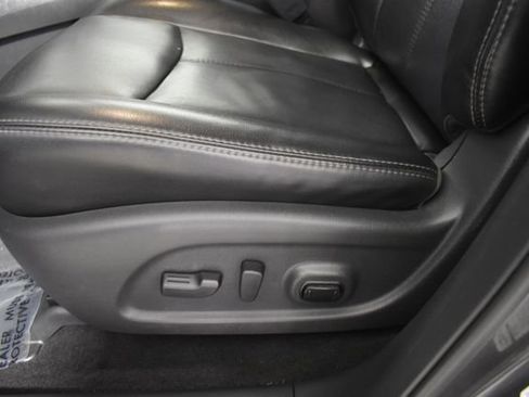 Used 2015 Nissan Pathfinder SL AWD/4WD image 12
