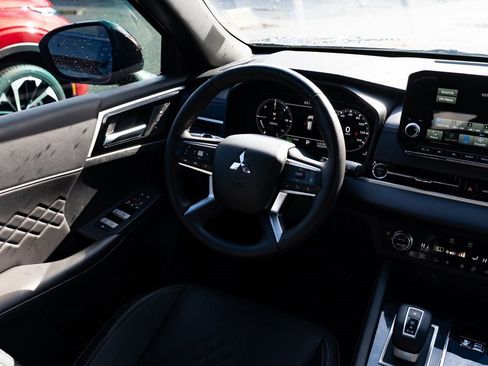 Used 2025 Mitsubishi Outlander SEL Black Edition image 9