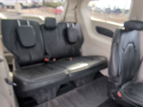 Used 2018 Chrysler Pacifica Limited image 30