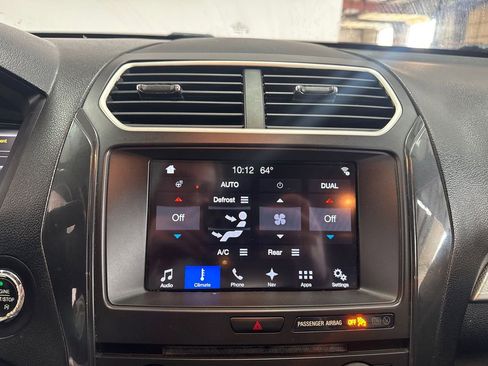 Used 2017 Ford Explorer XLT w/ Equipment Group 202A AWD/4WD image 15