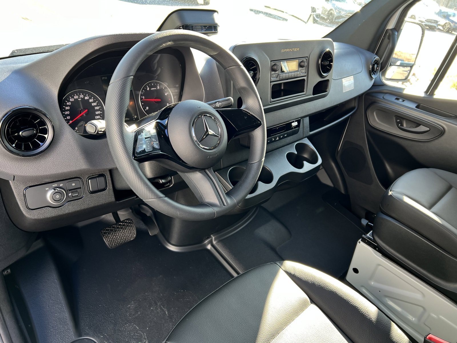 Used 2025 Mercedes-Benz Sprinter 2500 image 18