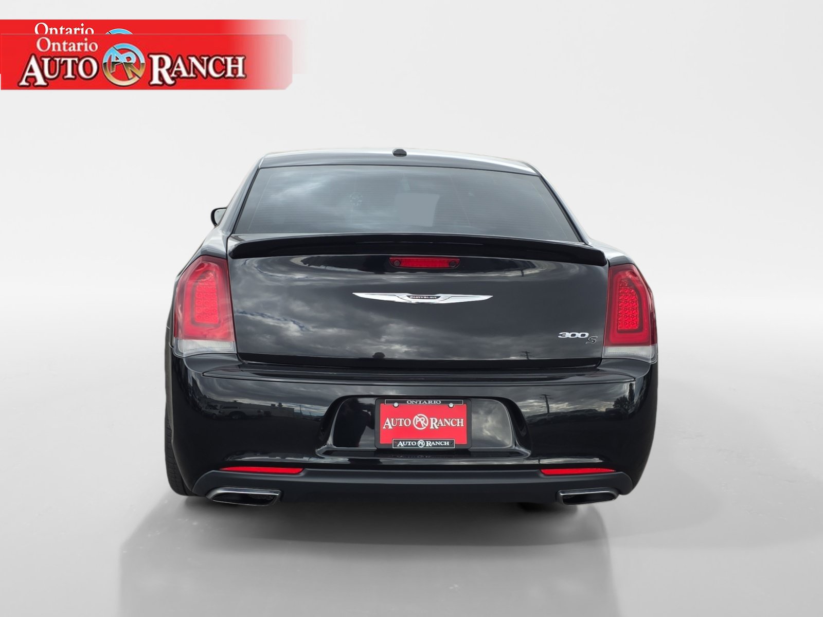 Used 2017 Chrysler 300 S w/ S Model Appearance Package RWD image 4