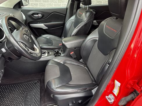 Used 2017 Jeep Cherokee Trailhawk w/ Comfort/Convenience Group image 15