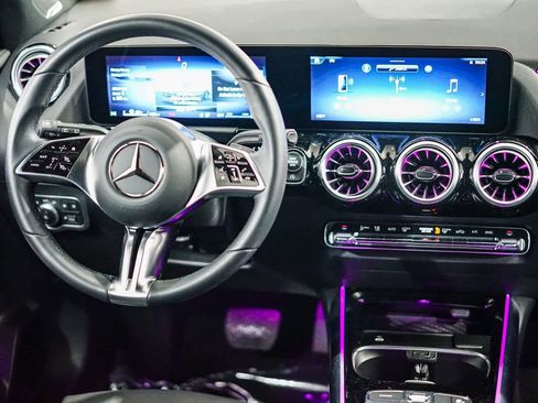 Used 2025 Mercedes-Benz GLA 250 image 11