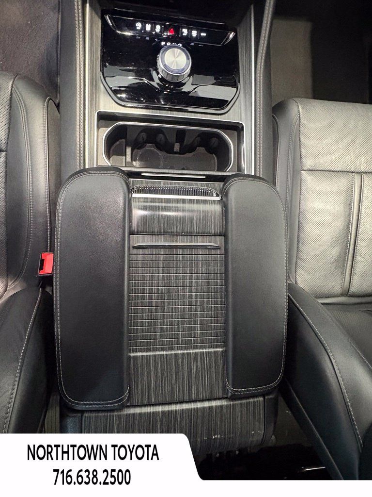 Used 2024 Jeep Wagoneer Series II w/ Flexible Seating Group RWD image 8