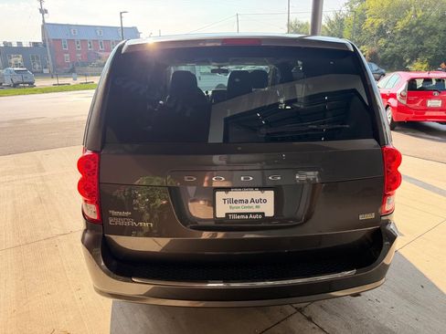 Used 2017 Dodge Grand Caravan SE FWD image 6