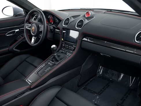Certified 2025 Porsche 718 Cayman GTS RWD image 13