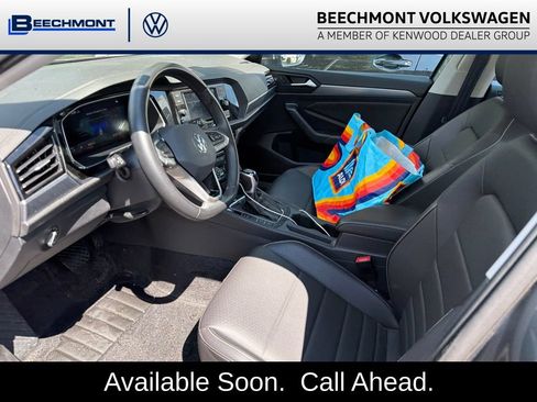 Used 2024 Volkswagen Jetta SE w/ Panoramic Sunroof Package FWD image 3