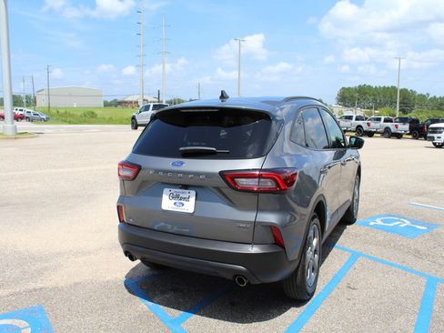 Used 2025 Ford Escape ST-Line Select AWD/4WD image 4