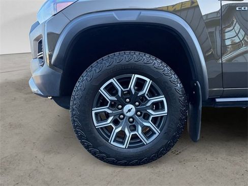 Used 2023 Chevrolet Colorado Trail Boss w/ Technology Package image 9