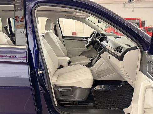 Used 2023 Volkswagen Tiguan SE w/ Panoramic Sunroof Package AWD/4WD image 38