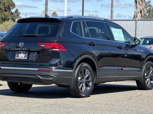 Used 2023 Volkswagen Tiguan SE image 4
