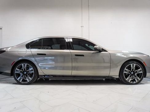 Used 2023 BMW 740i RWD image 33