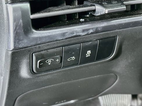 Used 2025 Hyundai Santa Cruz SEL FWD image 17