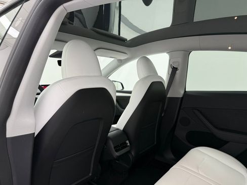 Used 2023 Tesla Model Y Long Range image 31