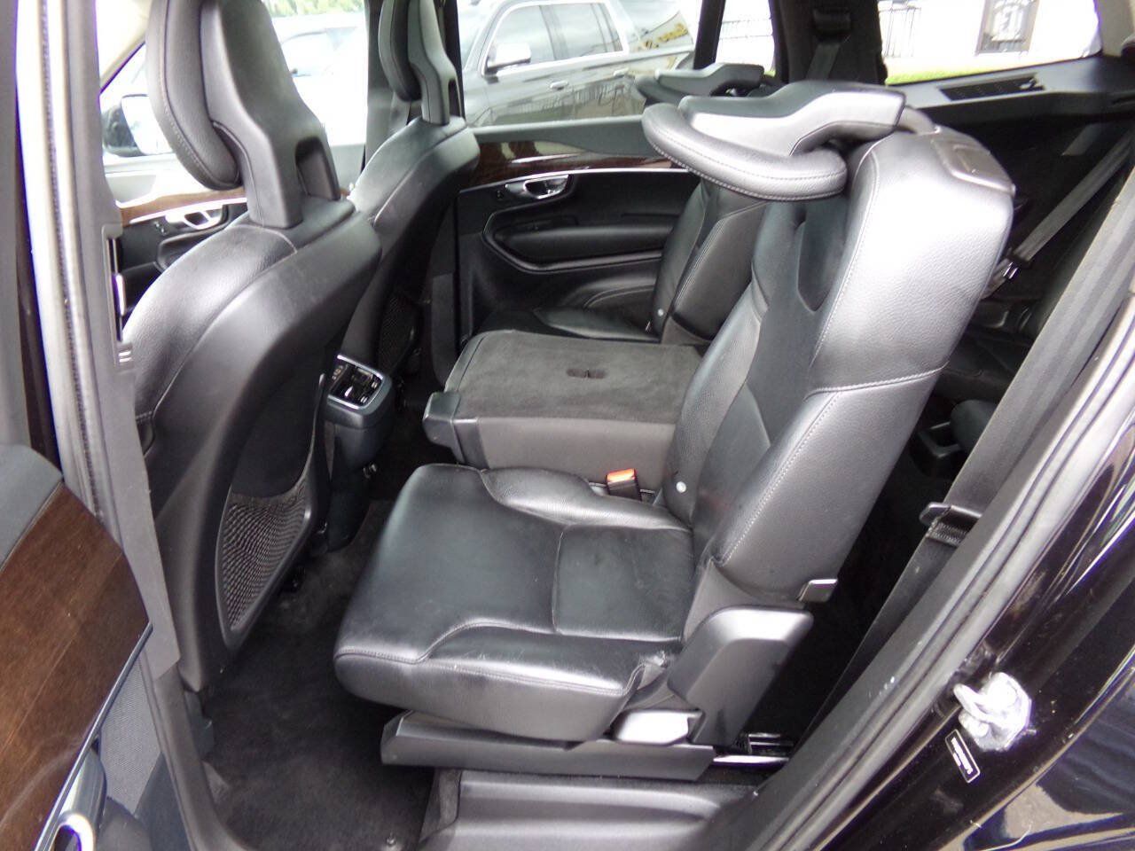 Used 2016 Volvo XC90 T6 Momentum w/ Momentum Plus Package AWD/4WD image 11