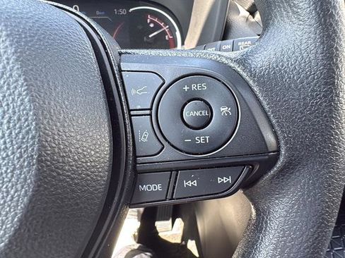 Used 2025 Toyota RAV4 XLE image 18