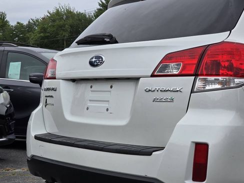 Used 2014 Subaru Outback 2.5i Limited w/ Moonroof Package AWD/4WD image 9