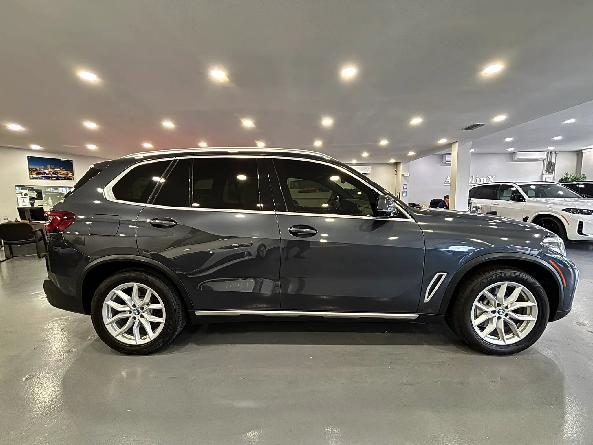 Used 2021 BMW X5 sDrive40i w/ Premium Package RWD image 8