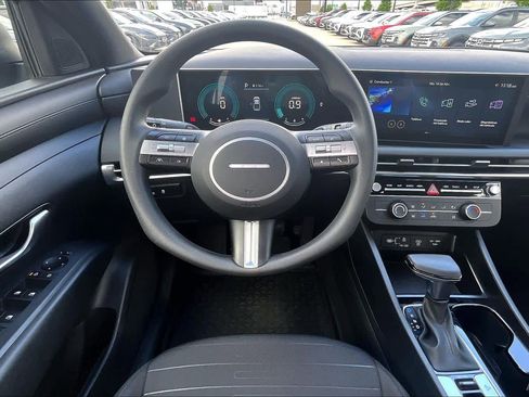 Certified 2025 Hyundai Santa Cruz SE image 6