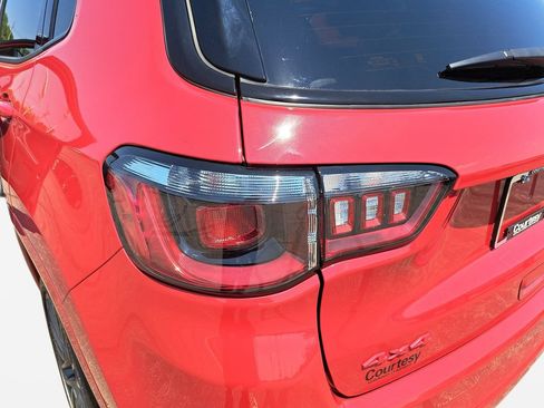Certified 2022 Jeep Compass Limited AWD/4WD image 32