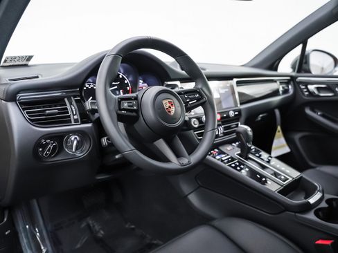 New 2026 Porsche Macan Turbo image 4