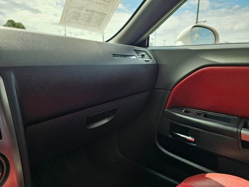 Used 2014 Dodge Challenger R/T image 37