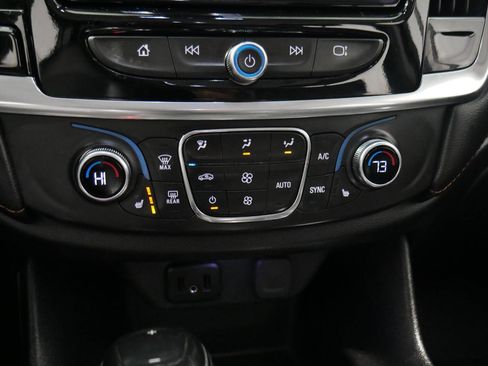 Used 2019 Chevrolet Traverse RS image 22