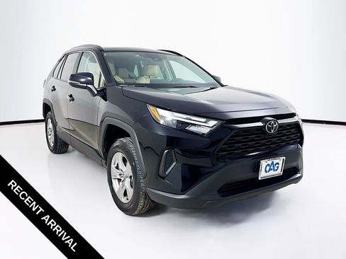 Used 2025 Toyota RAV4 XLE AWD/4WD image 1