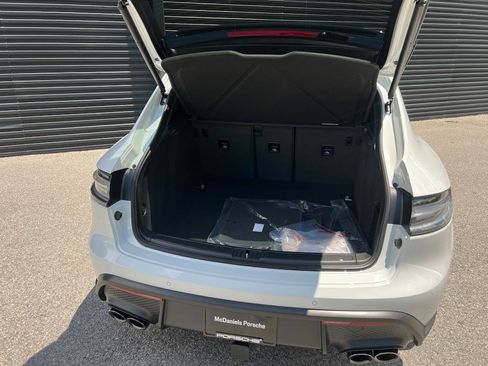 New 2025 Porsche Macan GTS image 33