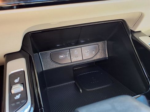 Used 2025 Kia Sorento SX image 9