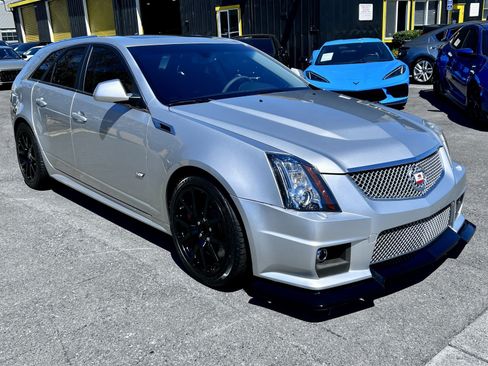 Used 2013 Cadillac CTS V RWD image 4