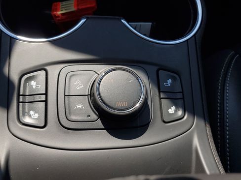 Used 2023 GMC Terrain SLT image 32