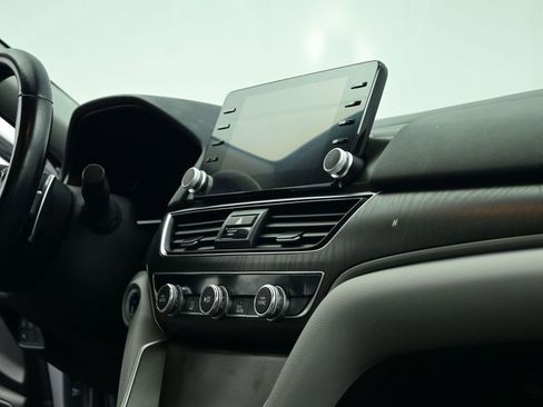 Used 2020 Honda Accord Touring image 32