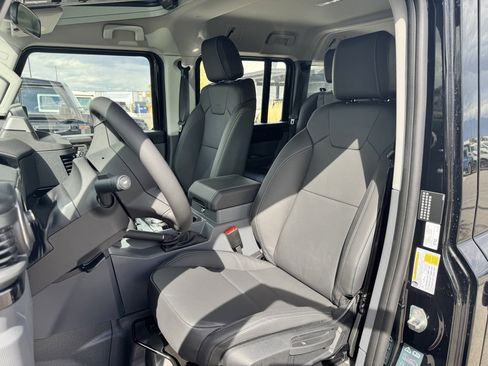 New 2025 INEOS Grenadier Fieldmaster Edition image 9