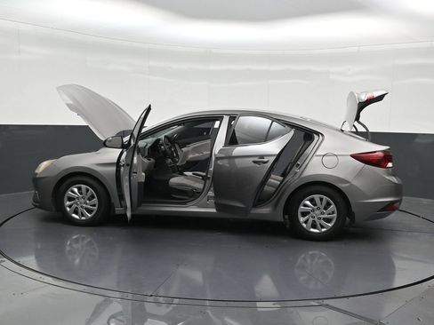 Used 2020 Hyundai Elantra SE FWD image 33