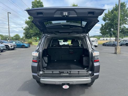 Used 2022 Toyota 4Runner TRD Off-Road Premium AWD/4WD image 11